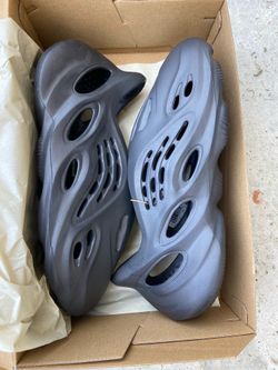 Yeezy Foam RNR Runner Onyx Size 13