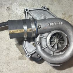 Vortech V-2 supercharger head unit