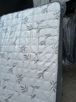 Queen size pillow top mattress reversible bamboo fabric