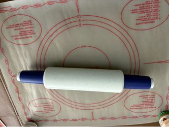 Tupperware baking mat & rolling pin