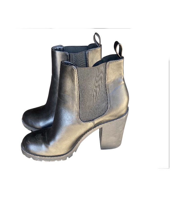 Women's black soda glove ankle boots size 9 