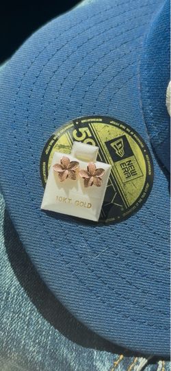 10K gold flower earrings