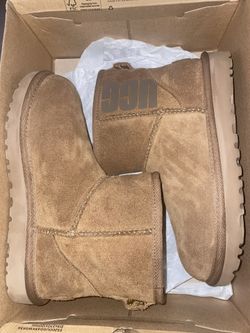 Mini Ugg Rubber logo