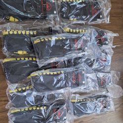 Team Socks LOT OF 12 - Black / Yellow Size L ( WOMENS 11 TO 12) MENS 9 TO 12.5