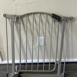 Self Closing Walk Thru Baby Gate For 32” Door Opening 