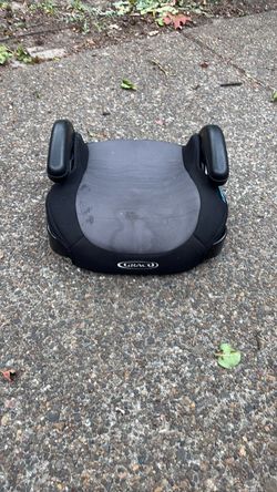 Free stuff (Desk/chair/kids trampoline/booster seat)