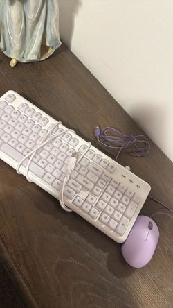 Keyboard that lights up and mouse