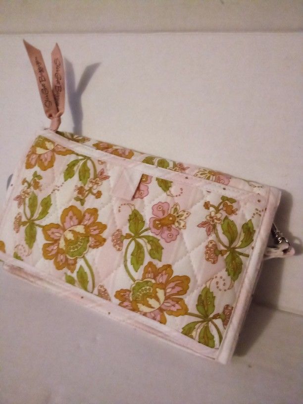 NWT SHE'S GOT BAGGAGE TRI FOLD HANDBAG FLORAL QUILTED PRINT BRAND NEW EXCELLENT LOTS OF COMPARTMENTS AND ADJUSTABLE STRAP.  I HAVE 2. PACKAGED WITH LO