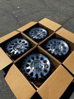 New Method MR315 8x6.5 17” Wheels Machined with Gloss Black Rings +25 Offset