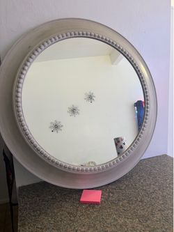 Large circle mirror (like new)