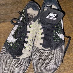 Nike Flyknit Size 6 women