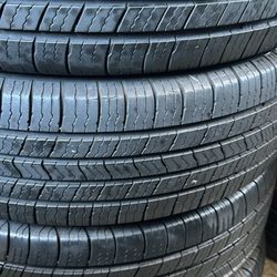 Set If Tires (4) 205-70-15 Michelin