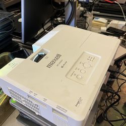 Maxell MC-EX3551 3LCD Projector 4K 3700 Lumens HDCR2 2160p