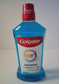 Colgate peppermint mouthwash