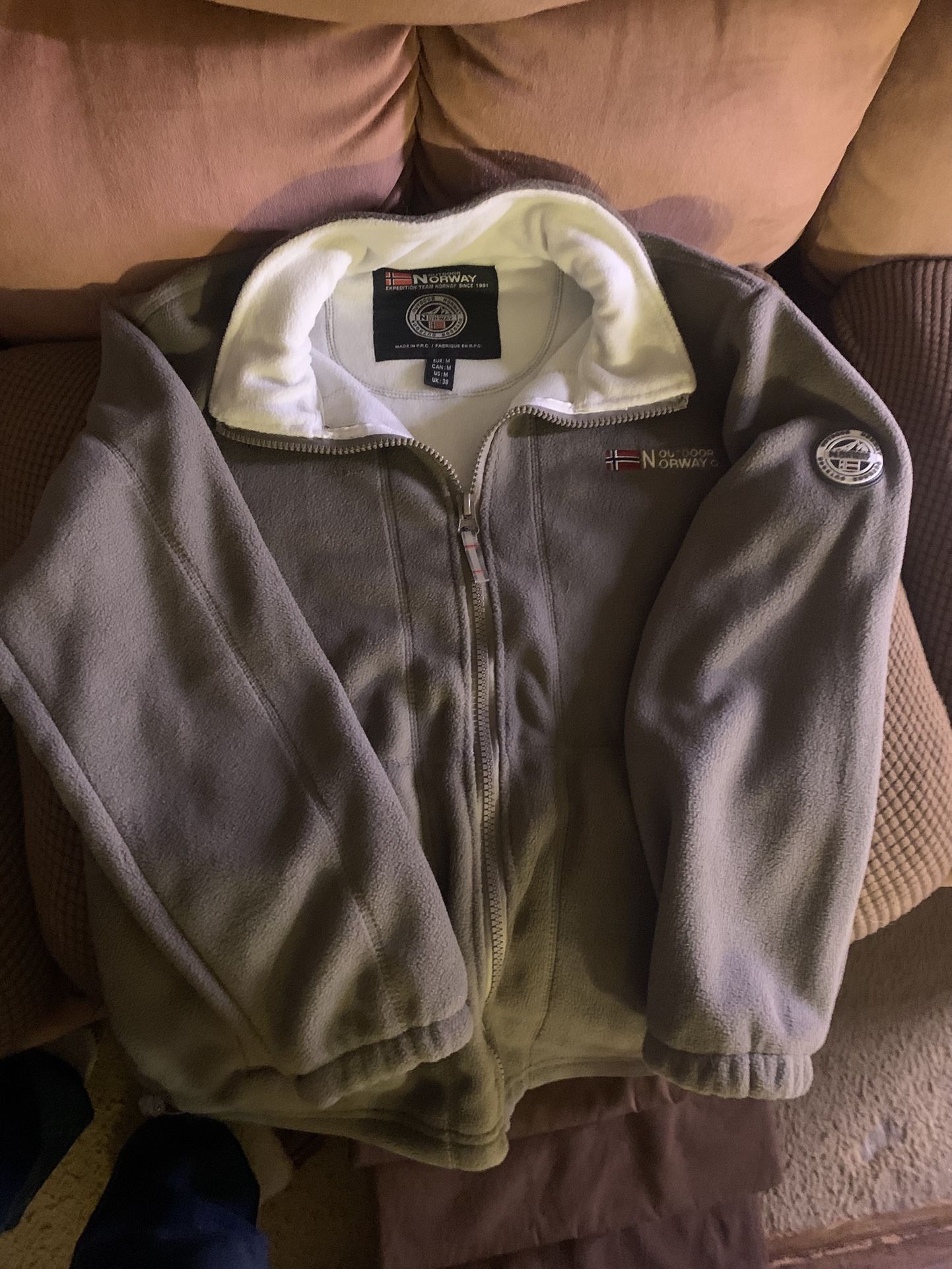 OUTDOOR NORWAY FLEECE JACKET SIZE MEDIUM