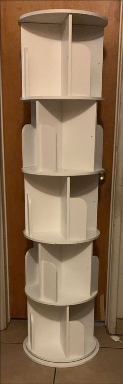 Rotating bookshelf