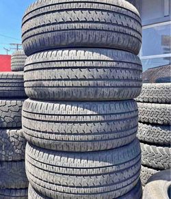 275/55/20 Brisgtone Tires con 85% de vids las 4