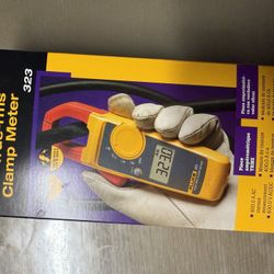 Fluke 323 Meter
