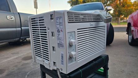 Midea Window type AC unit