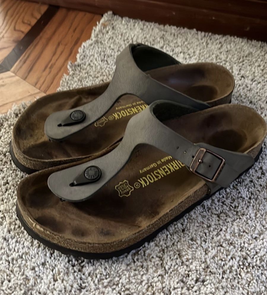 Birkenstock women’s sandals size 38 (7)