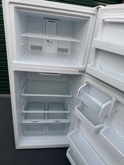 Refrigerator conservator brand 18 cubic fridge freezer garage ready (free local delivery)