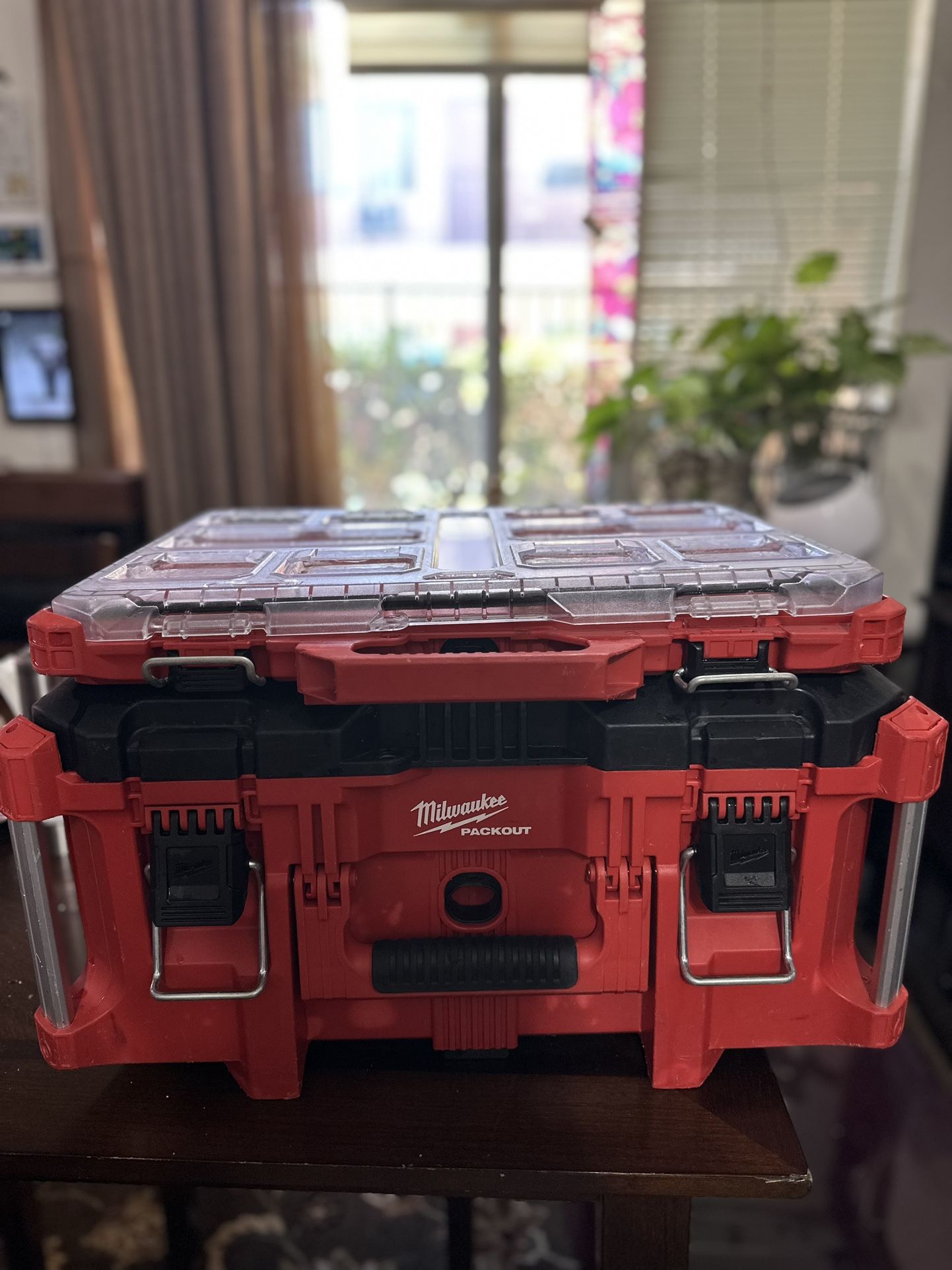 Milwaukee PackOut Tool Box