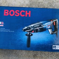 Bosch Bulldog Xtreme 8 Amp 1 in. Corded Variable Speed SDS-Plus Concrete/Masonry Rotary Hammer Drill with Carrying Case