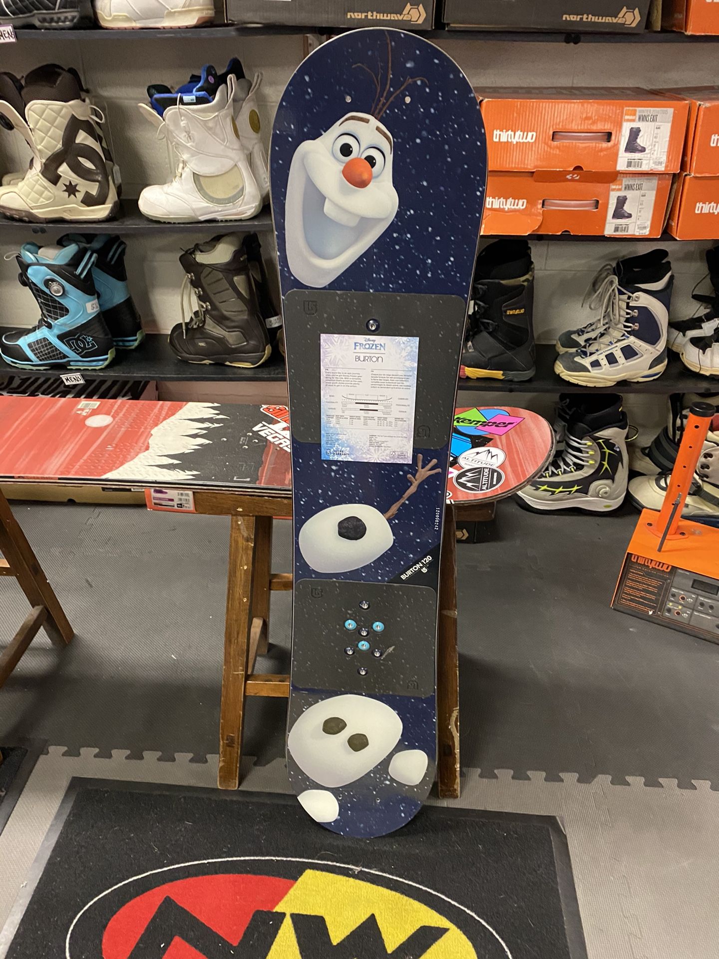 burton frozen snowboard Kids' Custom Smalls 2026 The Flying V version of the iconic Feelgood adds extra playfulness to this spritied all mountain classic Burton announces new collection for
