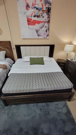 sale...Sale.. 4 Pc casual Queen size Bedroom set!!