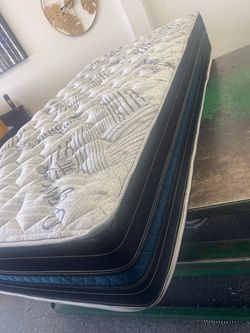 Twin mattress