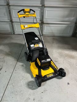 New DEWALT 2x20V MAX 21 in. Cordless Battery Powered Self Propelled Lawn Mower (Batteries Not Included)