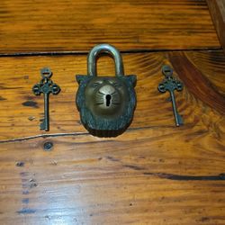 PoeticEarth VintageCollection Lock With Keys 