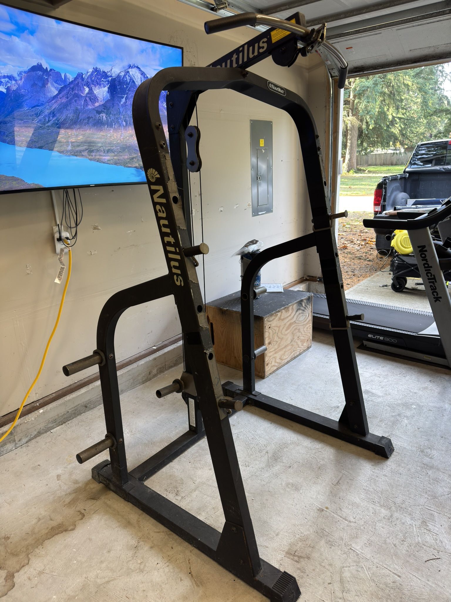 Nautilus Squat Rack With Cable System And Bench