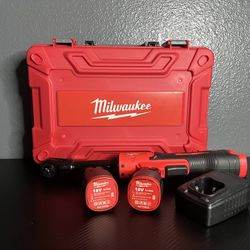 Milwaukee LITHIUM-ION RATCHET (Ratchet, 2 batteries,charger)