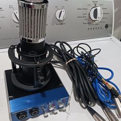 SKYLIGHT  LARGE-DIAPHRAGM STUDIO CONDENSER  XLR  MICROPHONE.     Custom -tuned  for voice and vocals. Good for podcast,  musical vocals and streaming.