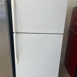 WHIRLPOOL TOP BOTTOM FRIDGE WHITE