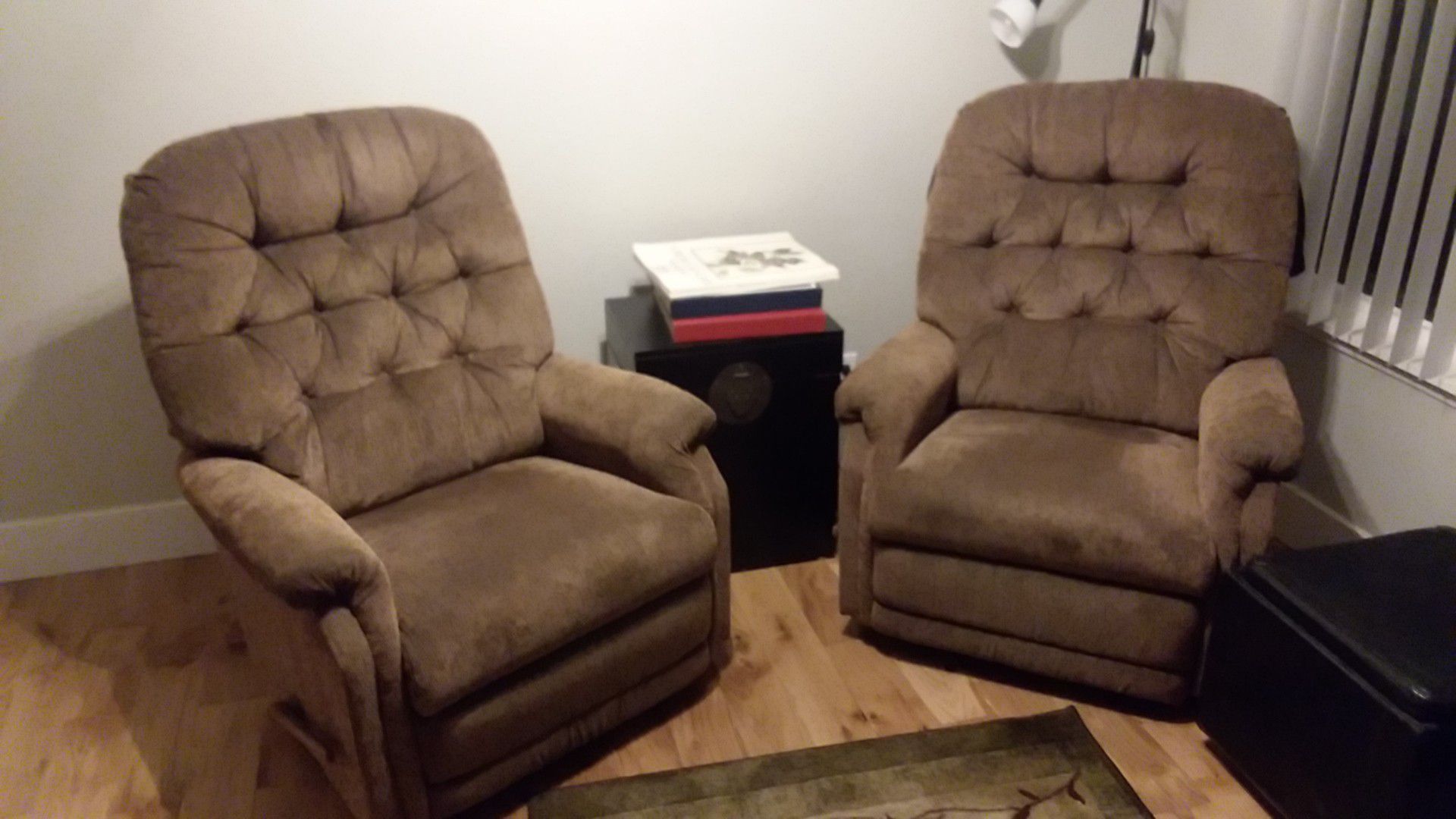 Pair of lazy boy recliners