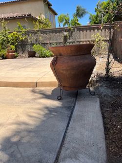 3 clay pots