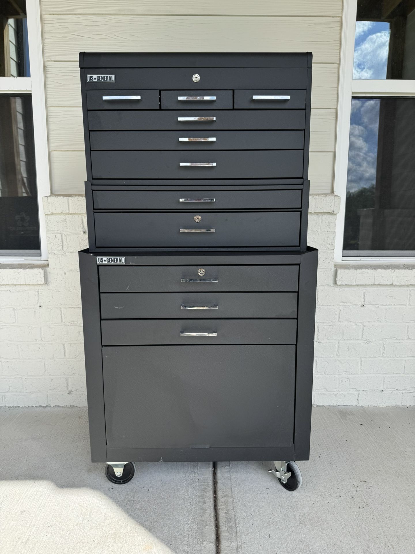 LIKE NEW US General 11-Drawer Rolling Tool Chest Combo