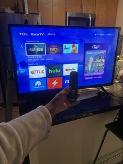 30 Or 32 Inch  Roku Tv With Remote