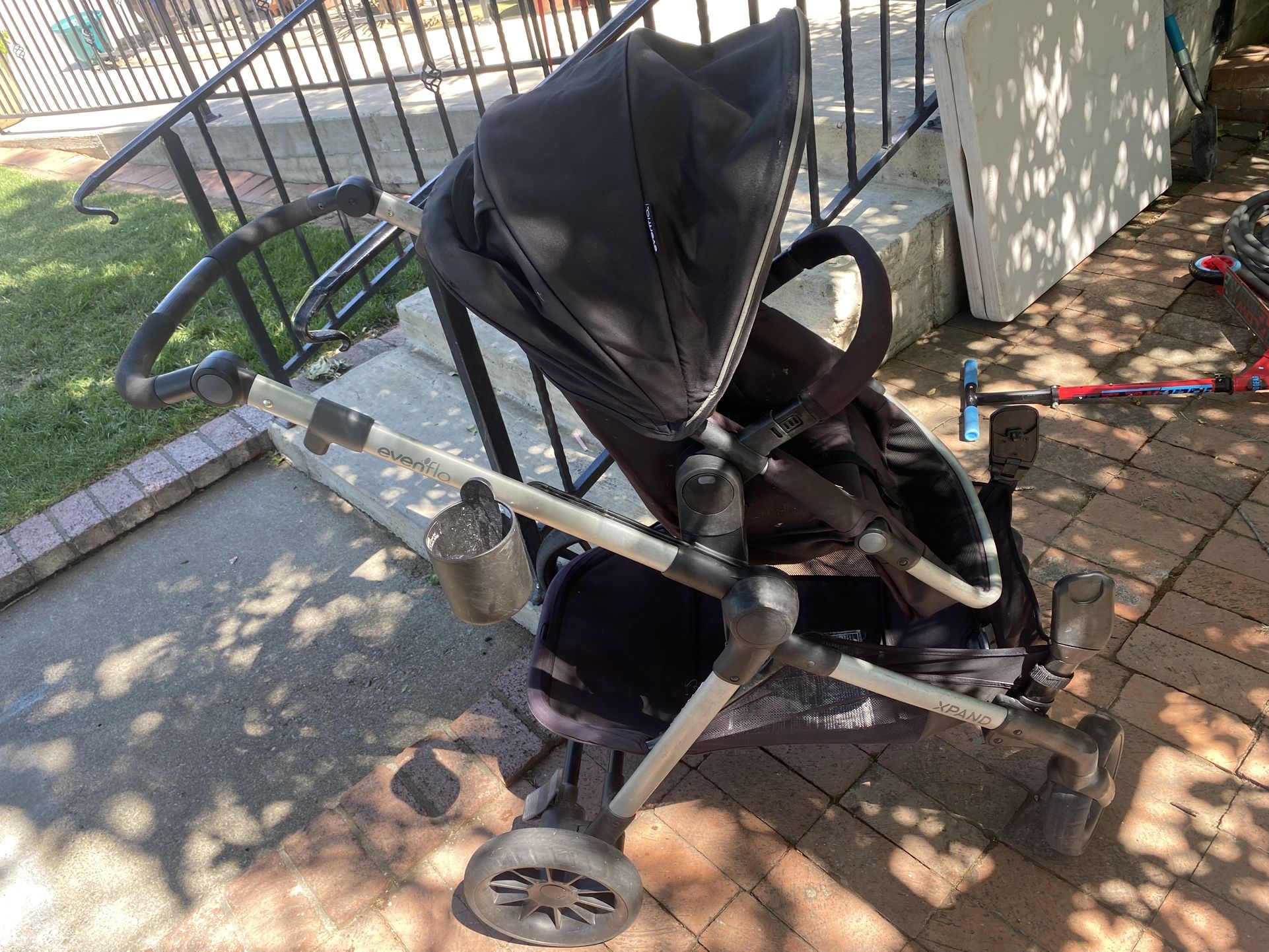 Evenflo pivot Xpand Stroller