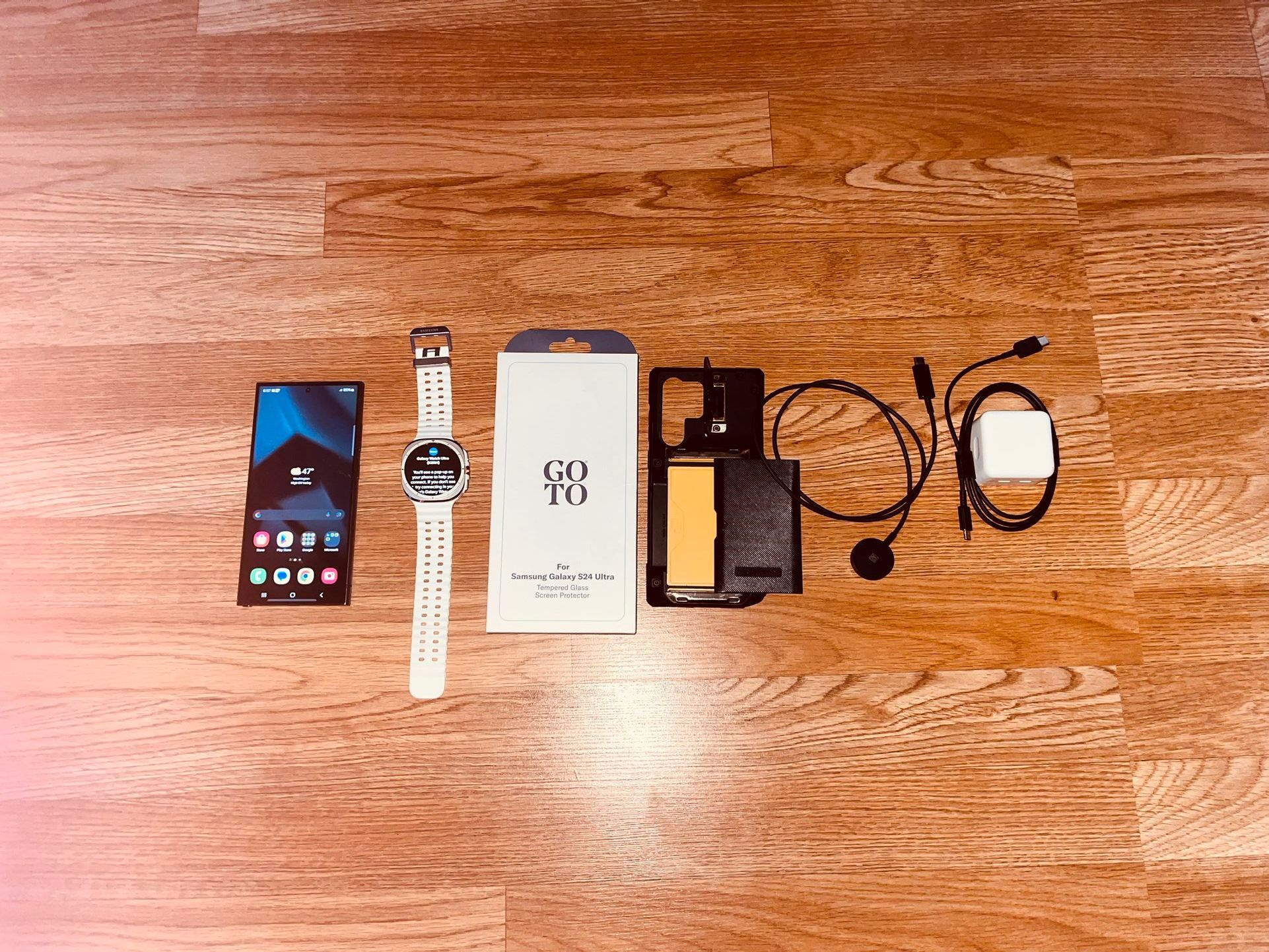 Samsung Galaxy S24 Ultra 256GB and Galaxy Ultra 47 mm Titanium/White Combo