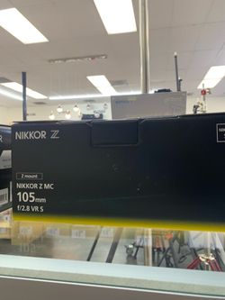 Nikon z 105mm F2.8