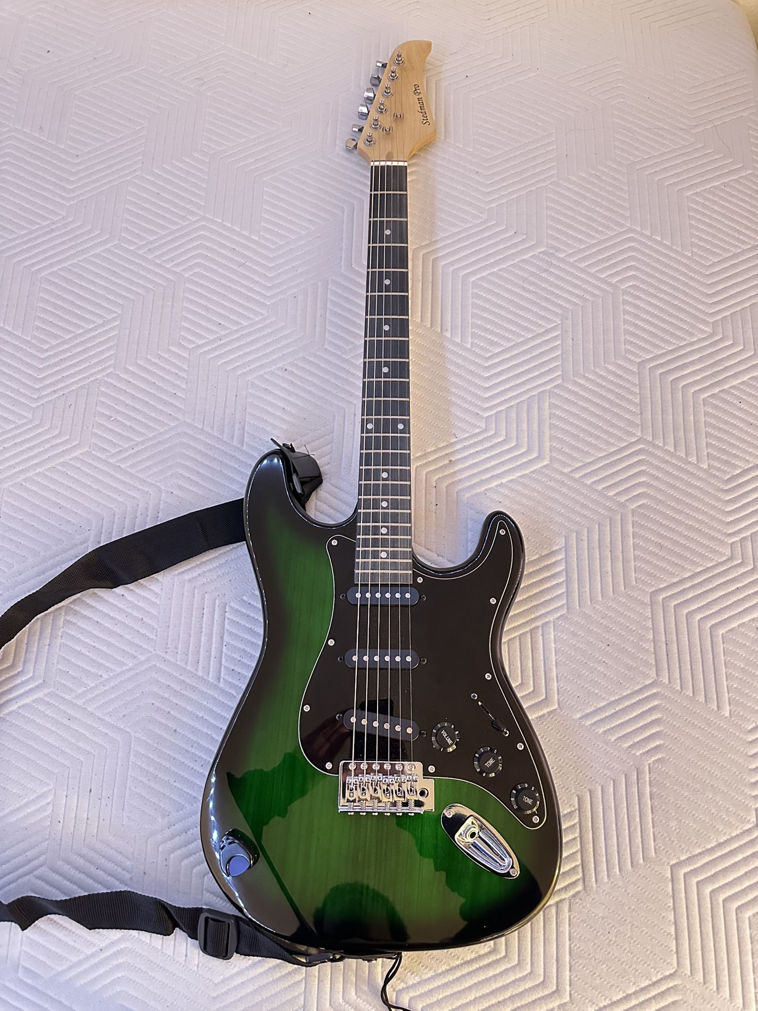 Electric Guitar + amp + carrying bag + accessories