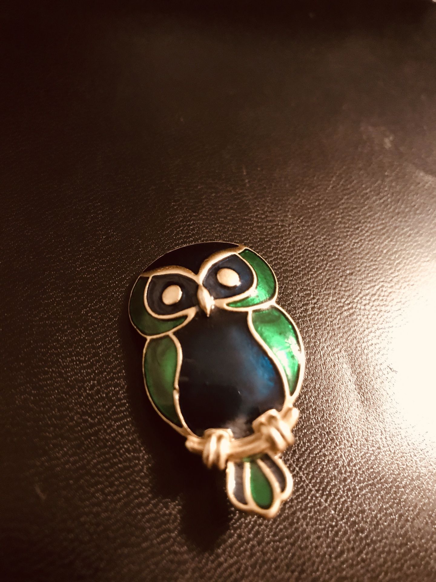 Cute owl Brooch, nice colors