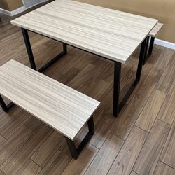 4 person table