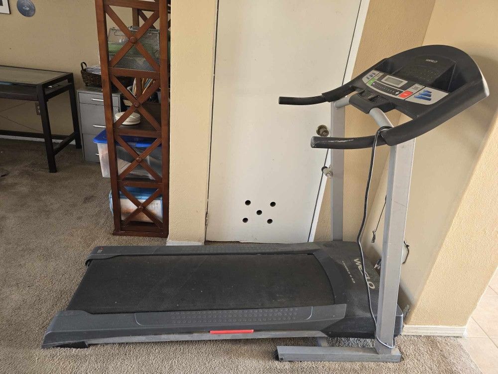 Weslo Cadence G 5.9 Folding Electric Treadmill with SpaceSaver Design Read Full Listing for Sale in Albuquerque NM OfferUp