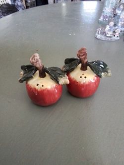 Apple Salt And Pepper Shakers