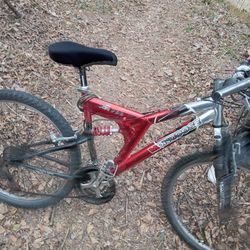 Mongoose Mountain Bike Cherry Red/Silver 