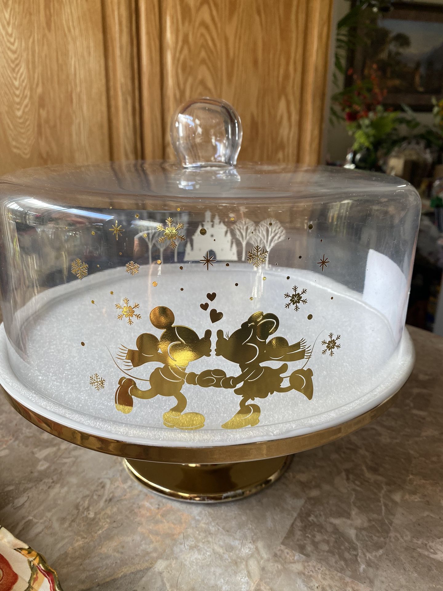 Disney Icy Winter Collection Mickey and Minnie Mouse Cake Stand Dome 12
